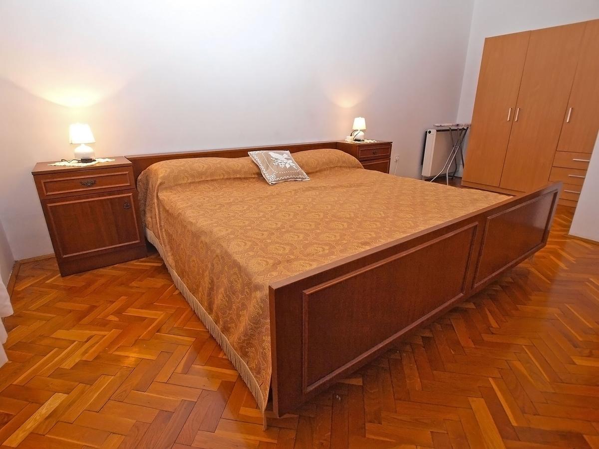 באניולה Apartments Dvorine 1210 מראה חיצוני תמונה