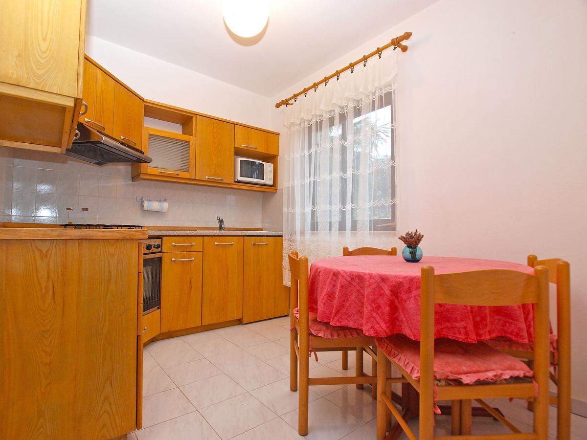 באניולה Apartments Dvorine 1210 מראה חיצוני תמונה