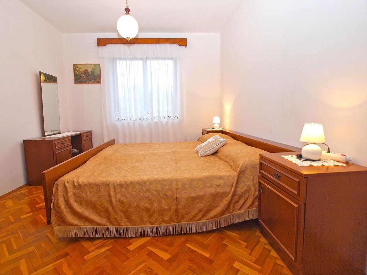 באניולה Apartments Dvorine 1210 מראה חיצוני תמונה