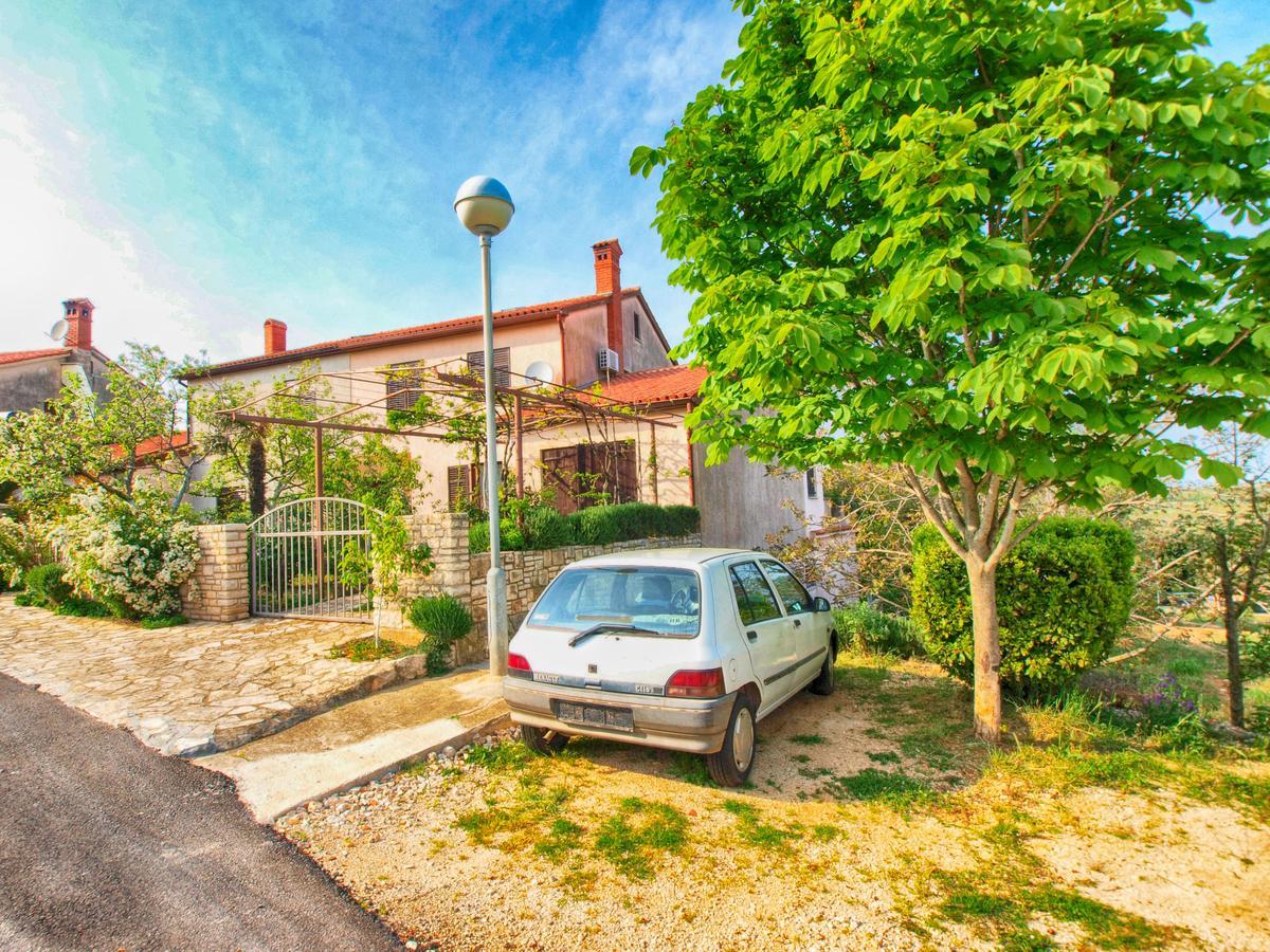 באניולה Apartments Dvorine 1210 מראה חיצוני תמונה