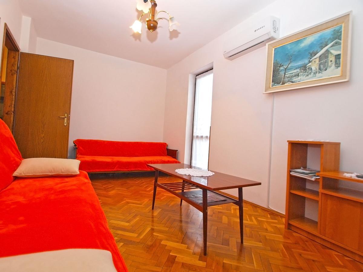 באניולה Apartments Dvorine 1210 מראה חיצוני תמונה