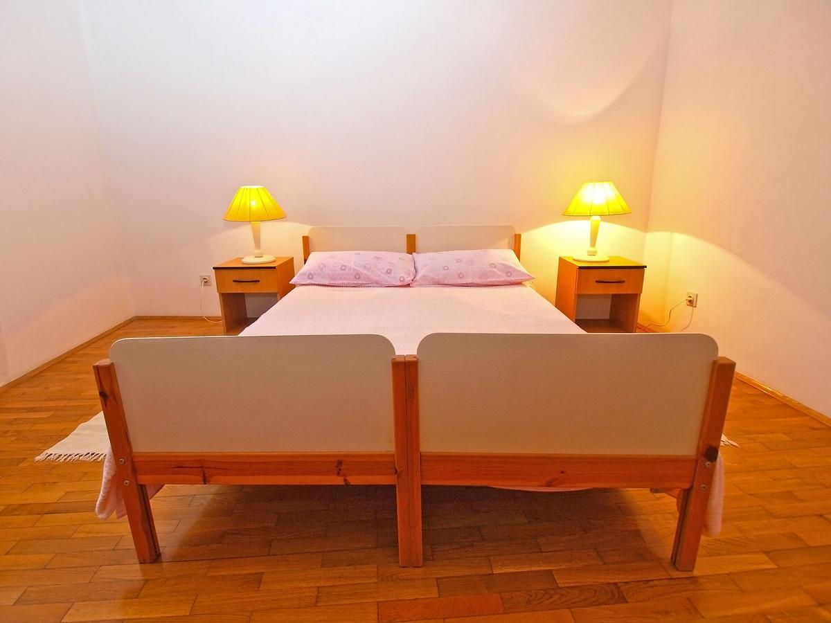 באניולה Apartments Dvorine 1210 מראה חיצוני תמונה