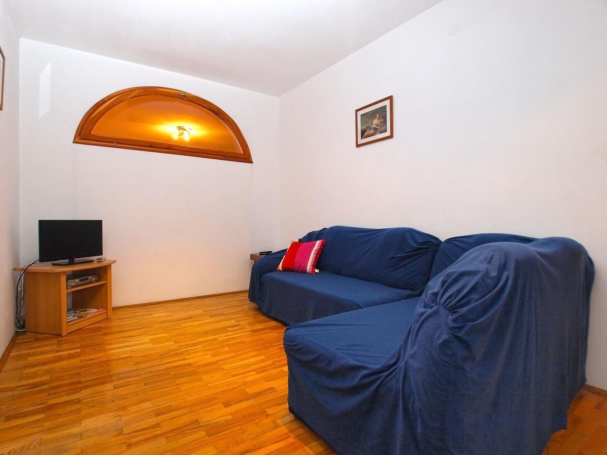 באניולה Apartments Dvorine 1210 מראה חיצוני תמונה