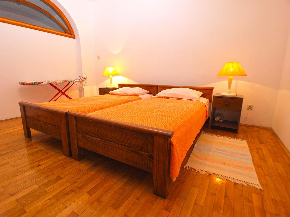 באניולה Apartments Dvorine 1210 מראה חיצוני תמונה