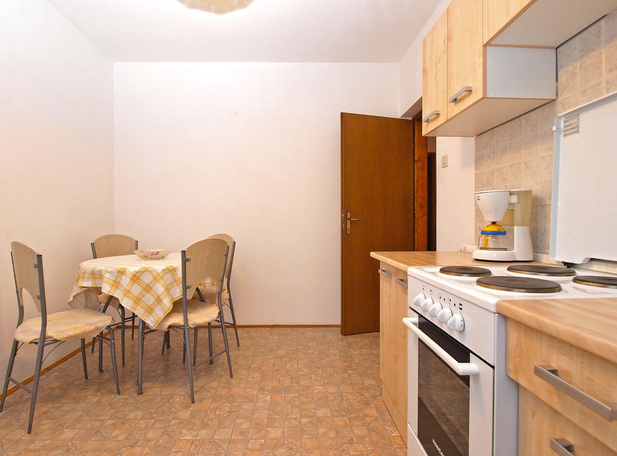 באניולה Apartments Dvorine 1210 מראה חיצוני תמונה