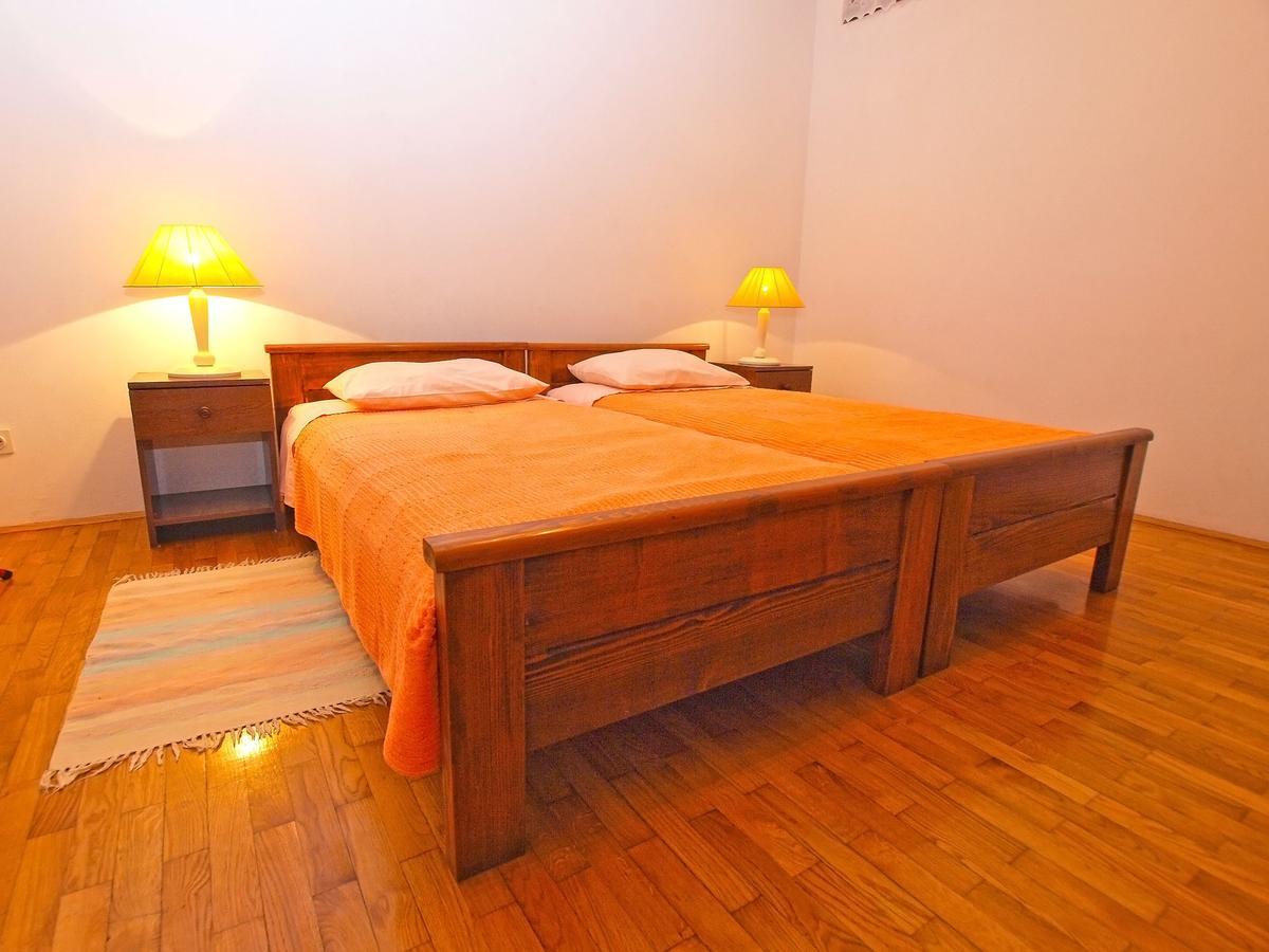 באניולה Apartments Dvorine 1210 מראה חיצוני תמונה