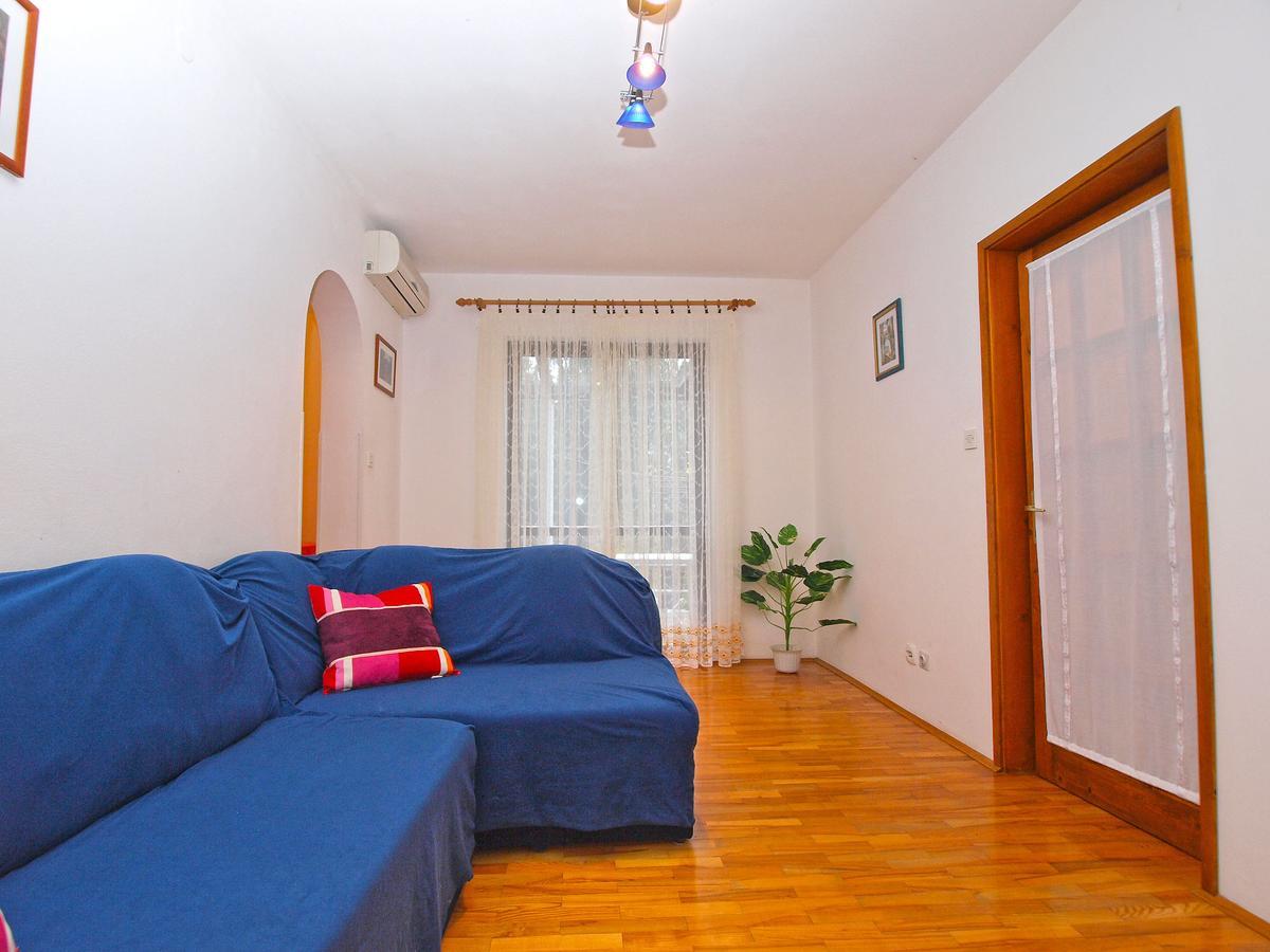 באניולה Apartments Dvorine 1210 מראה חיצוני תמונה