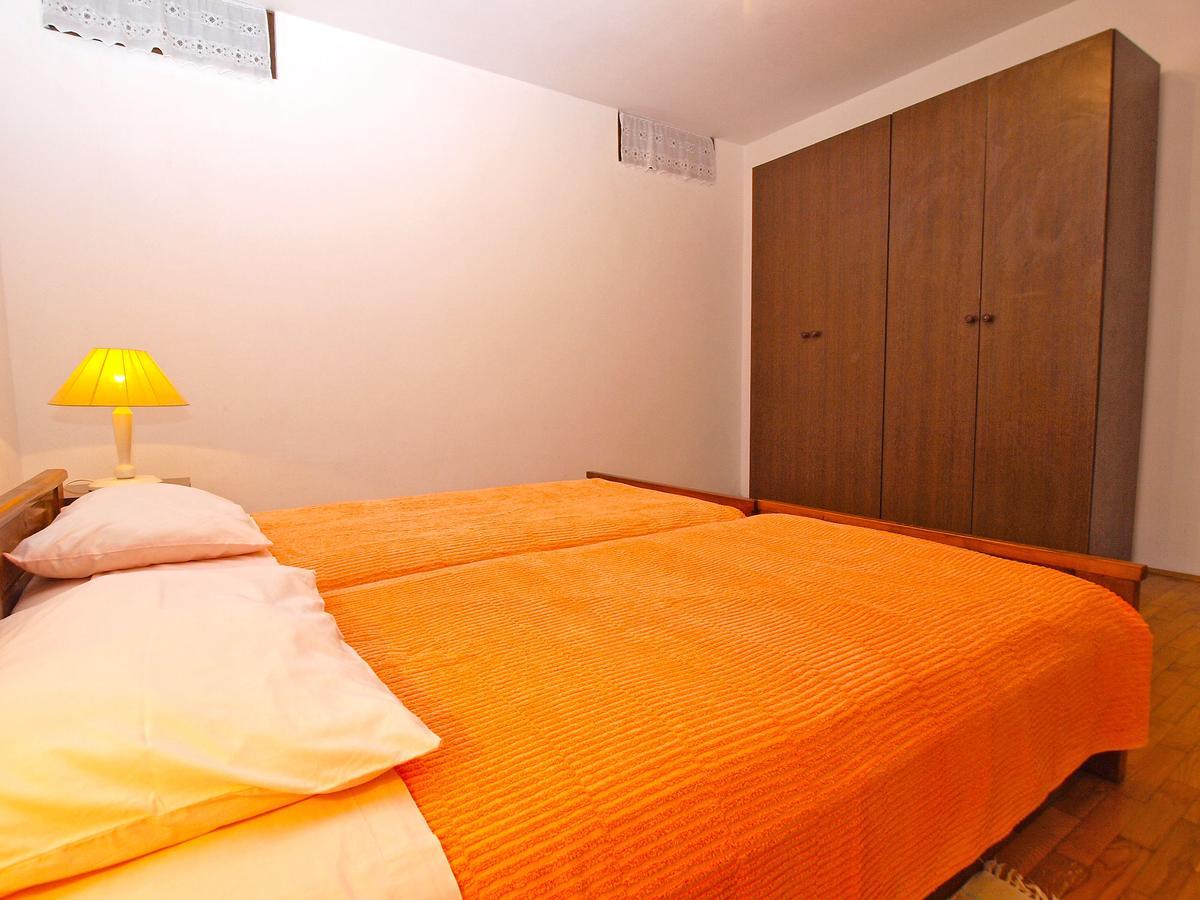 באניולה Apartments Dvorine 1210 מראה חיצוני תמונה